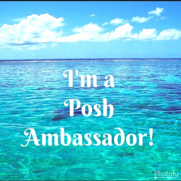 Buy with Confidence! Im a Posh Ambassador with a Five Star Rating! - Picture 2 of 10